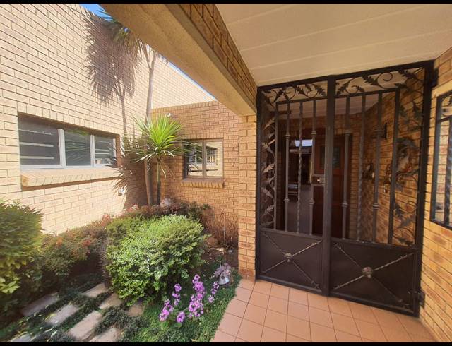 5 BEDROOM HOUSE FOR SALE IN VANDERBIJLPARK SE 3